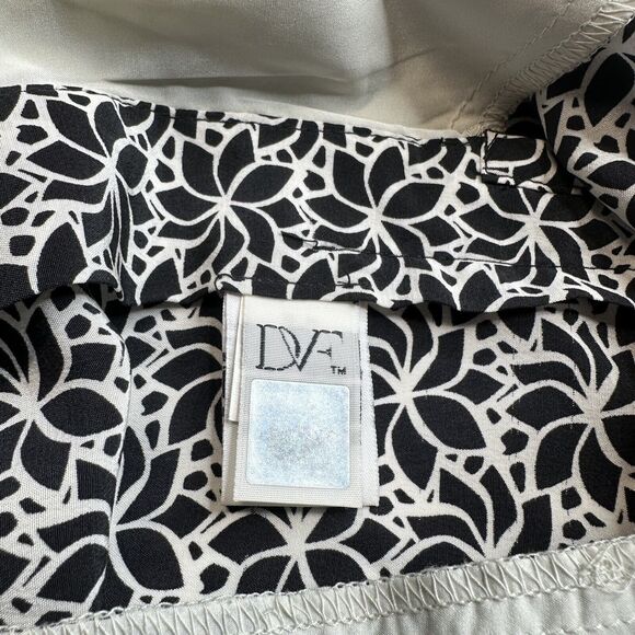 Diane Von Furstenberg Silk Shorts Womens 4 Black/White Floral Zip Front Pockets - Picture 6 of 16